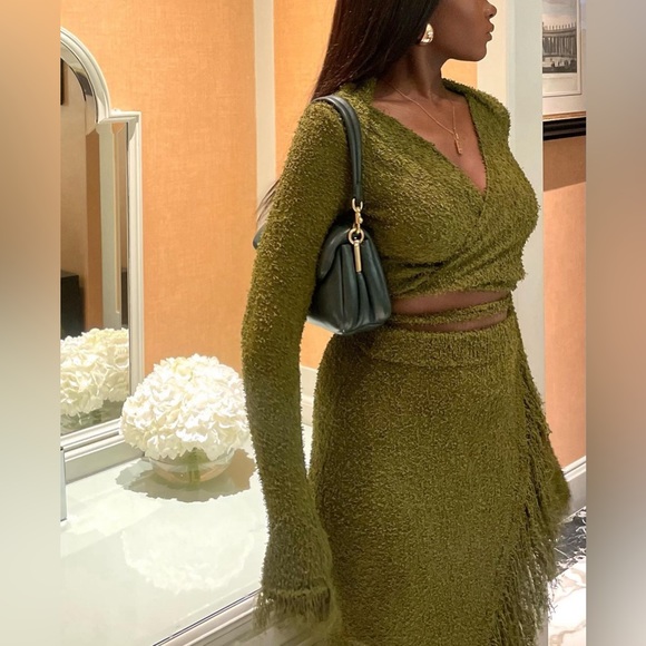 NA-KD Set - Green Knitted Overlap Fringe Detail Sweater & Skirt - Picture 10 of 17